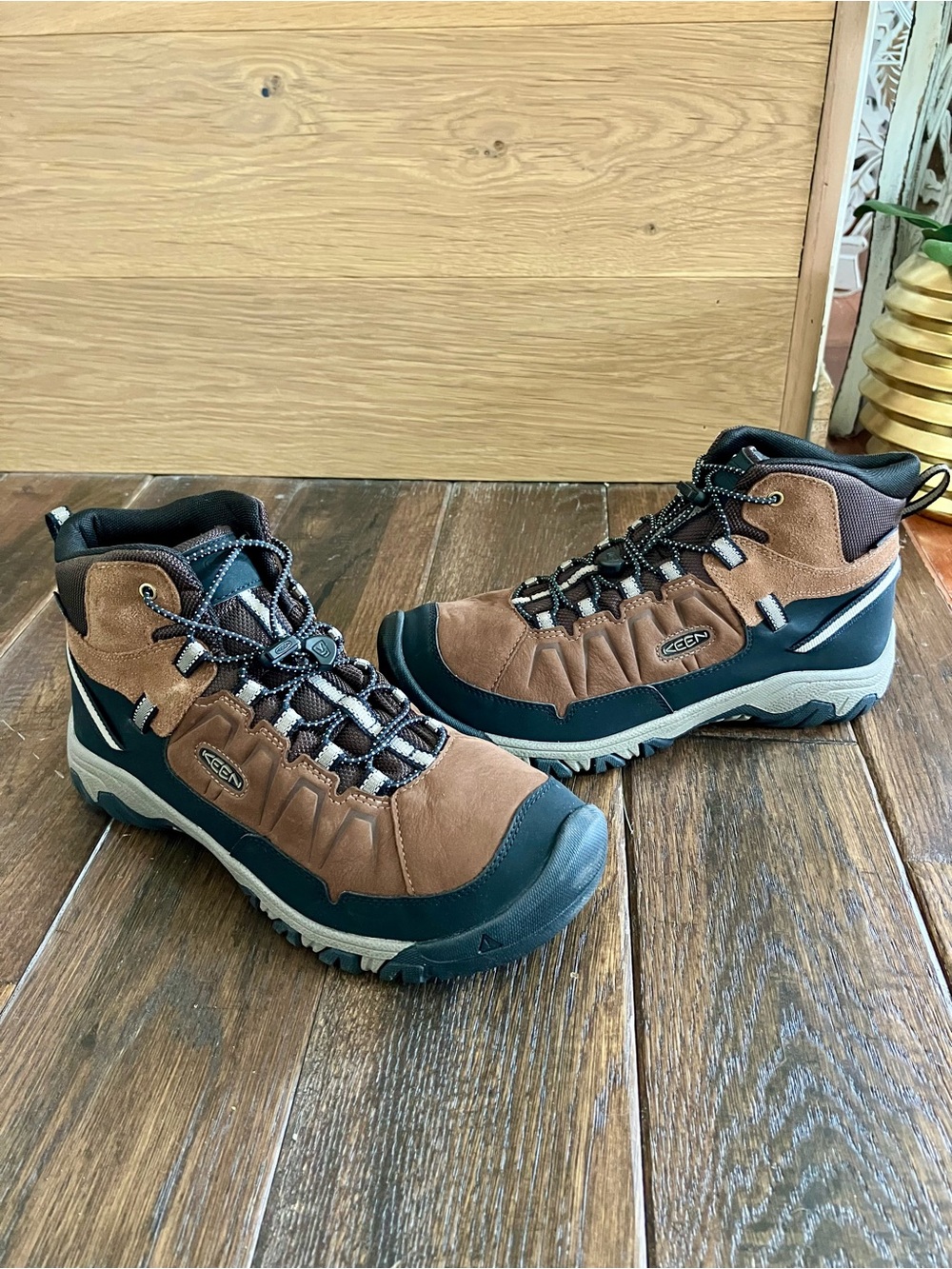 KEEN Targhee IV Waterproof Hiking Boots, Youth 7